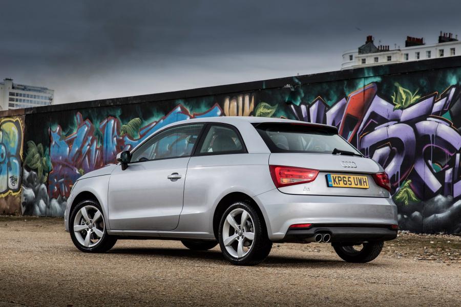  Audi A1 TFSI (8X) 2014 года  (UK) (фото 11 из 14)